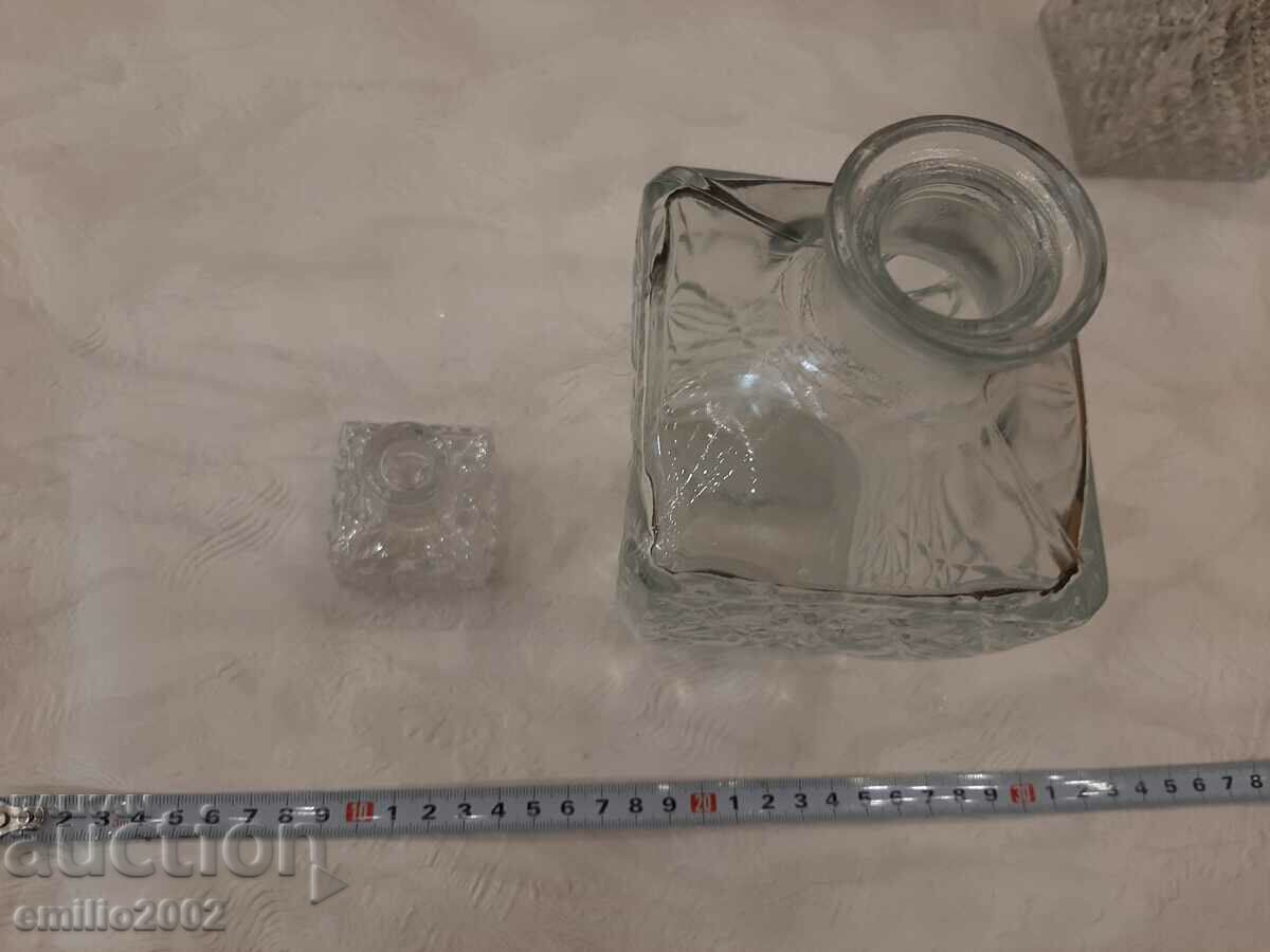 Γυάλινη καράφα ρετρό κοινωνική με τιμή 9.00 BGN | € 4.60 Γυάλινη καράφα ρετρό κοινωνική με τιμή 9.00 BGN | € 4.60