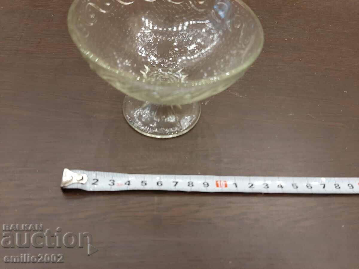 Γυάλινη μπομπονιέρα ρετρό κοινωνική με τιμή 3.00 BGN | € 1.53 Γυάλινη μπομπονιέρα ρετρό κοινωνική με τιμή 3.00 BGN | € 1.53