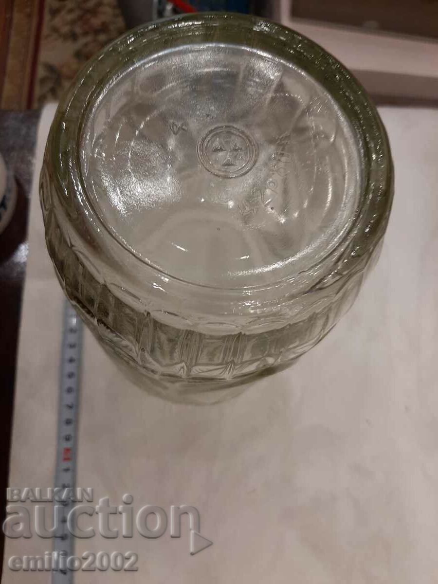 Auction Glass vase retro social Auction Glass vase retro social