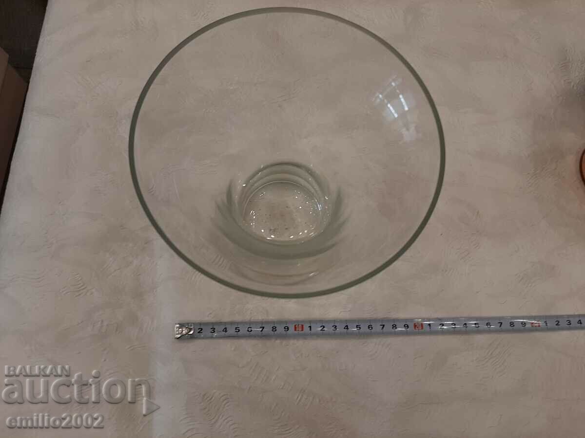 Vaza de sticla retro social cu preț 7.00 BGN | € 3.58 Vaza de sticla retro social cu preț 7.00 BGN | € 3.58