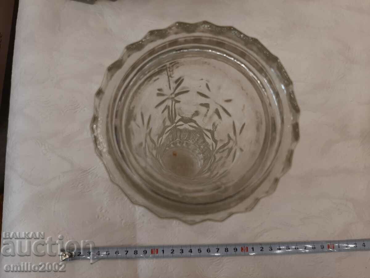 Glass vase retro social with price 5.00 BGN | € 2.56 Glass vase retro social with price 5.00 BGN | € 2.56