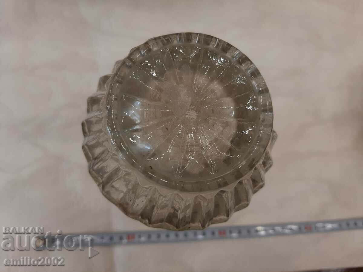 Auction Glass vase retro social Auction Glass vase retro social