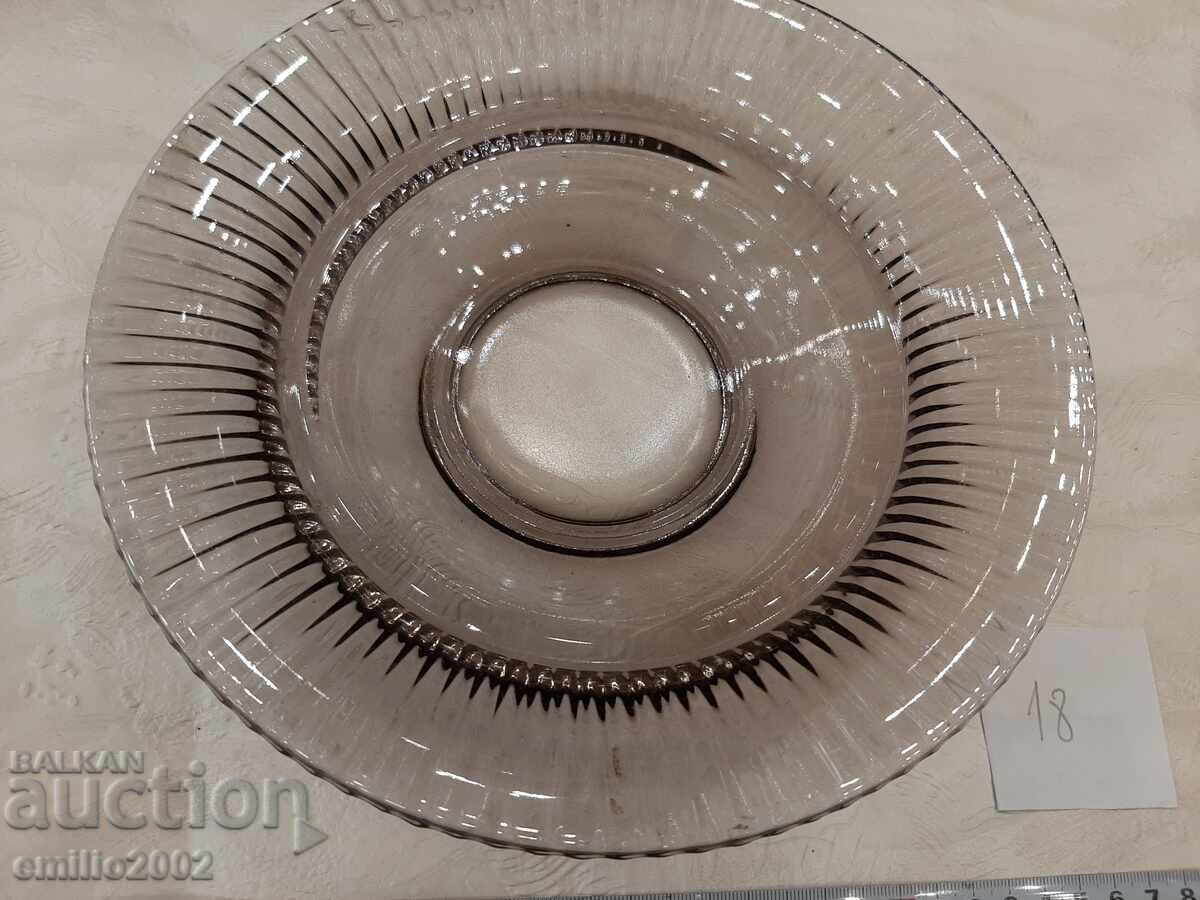 Glass fruit bowl retro social 18 with price 9.00 BGN | € 4.60 Glass fruit bowl retro social 18 with price 9.00 BGN | € 4.60