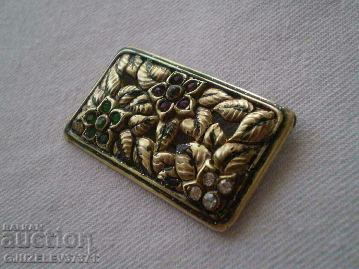 Antique Women's Brooch BRASS and Zirconium with price 40.00 BGN | € 20.45 Antique Women's Brooch BRASS and Zirconium with price 40.00 BGN | € 20.45