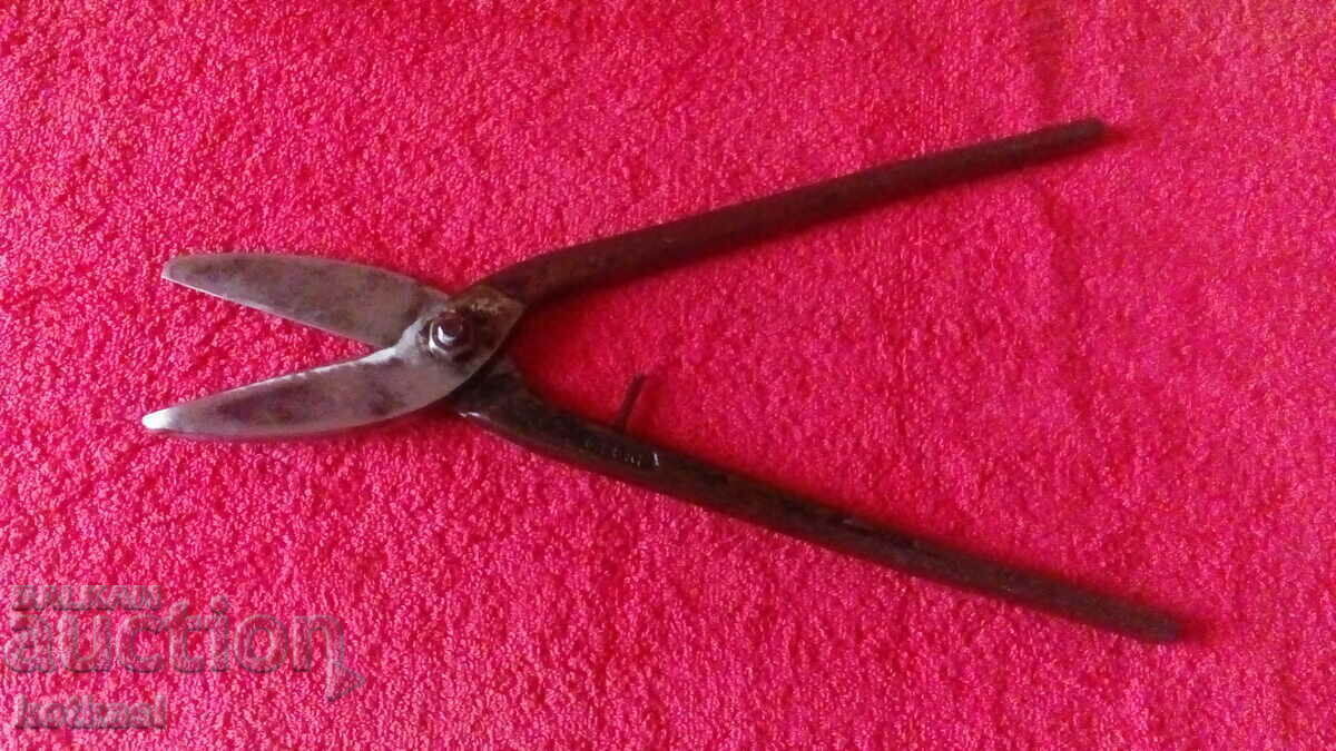 Delivery of Old forged Bulgarian metal sheet metal scissors Delivery of Old forged Bulgarian metal sheet metal scissors