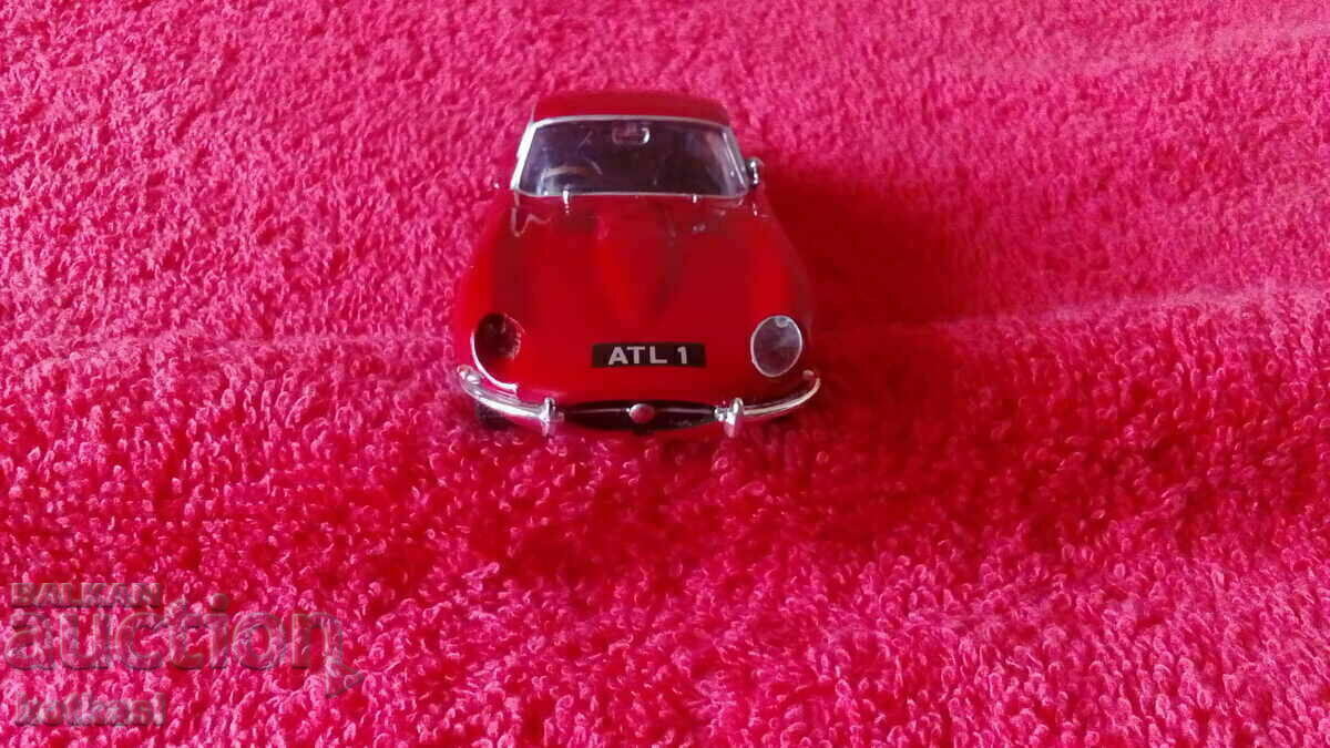 Auction Jaguar 1/43 small metal model toy car Auction Jaguar 1/43 small metal model toy car