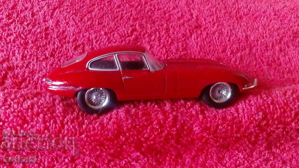 Delivery of Jaguar 1/43 small metal model toy car Delivery of Jaguar 1/43 small metal model toy car