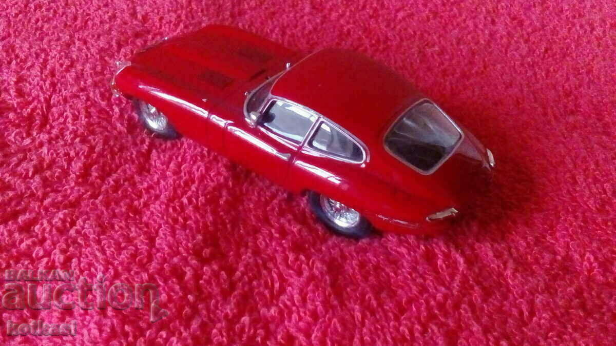 Jaguar 1/43 small metal model toy car - 7 Jaguar 1/43 small metal model toy car - 7