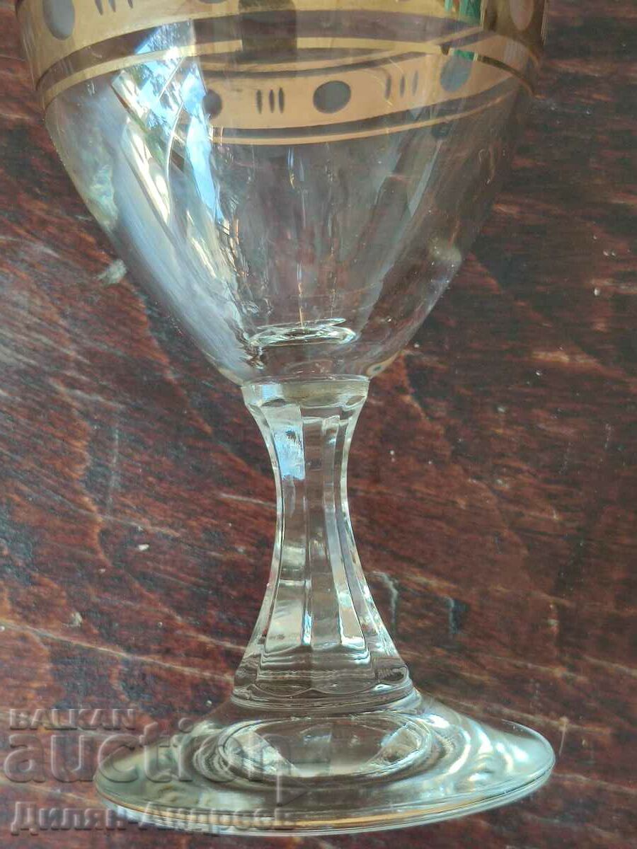 Delivery of set of glass cups Delivery of set of glass cups