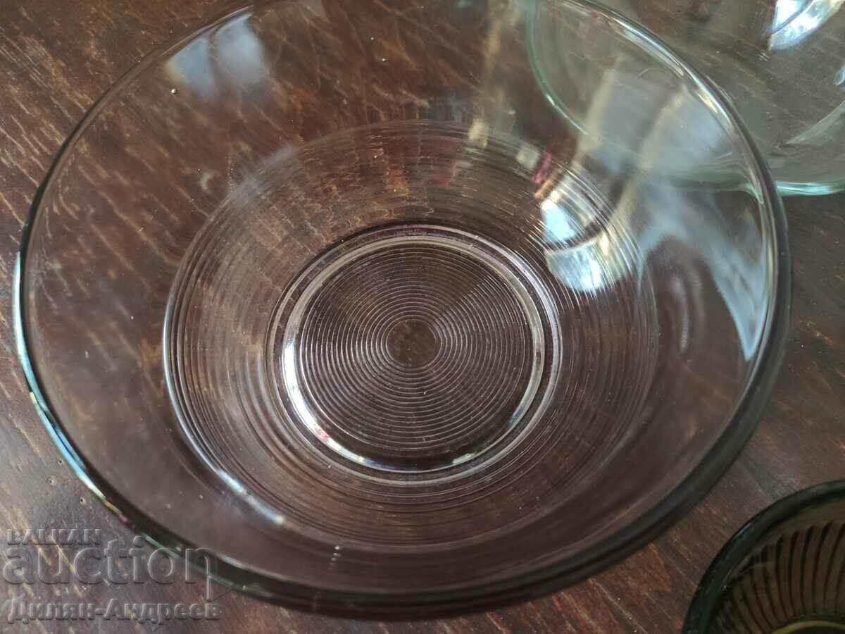 Δημοπρασία σετ από γυάλινα μπολ Δημοπρασία σετ από γυάλινα μπολ