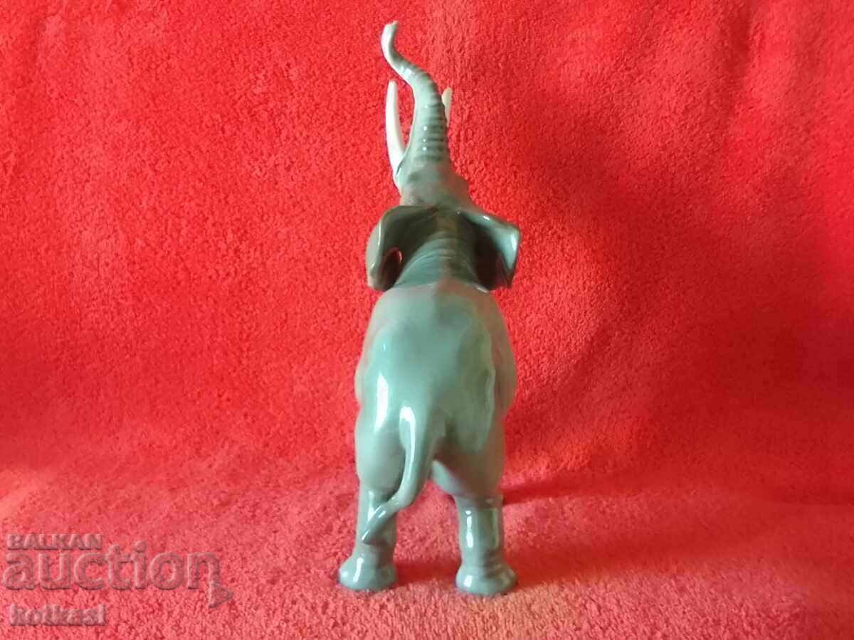 Delivery of Old porcelain figure of an Elephant, origin Germany
