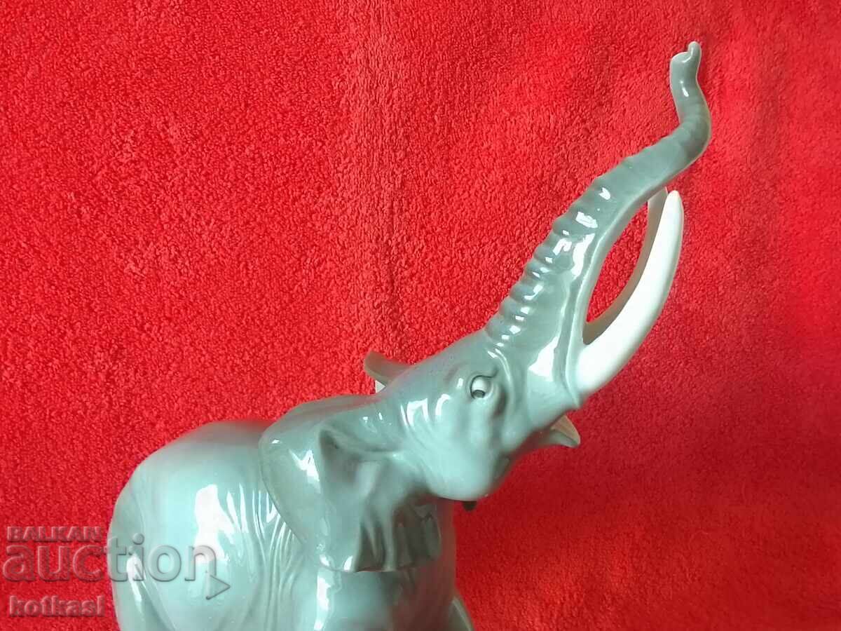 Old porcelain figure of an Elephant, origin Germany - 6 Old porcelain figure of an Elephant, origin Germany - 6
