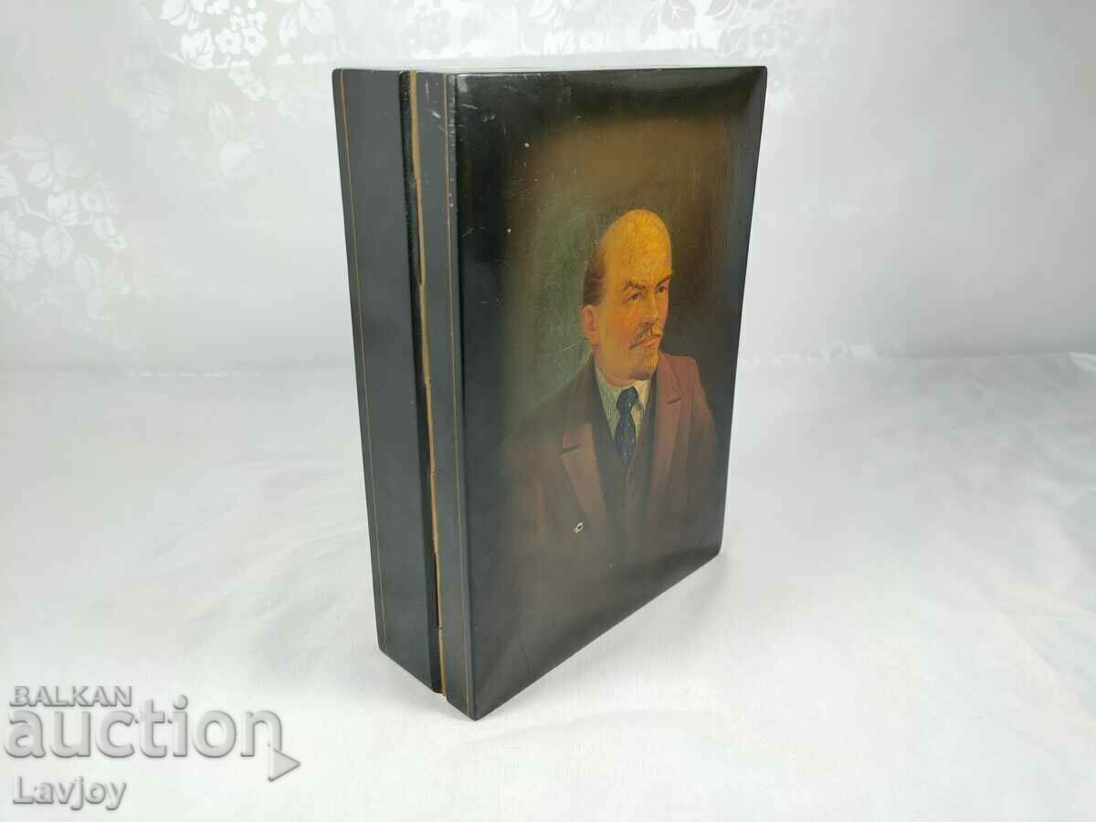 Auction Old Fedoskino-LENIN 1956 hand painted luxury box. Auction Old Fedoskino-LENIN 1956 hand painted luxury box.
