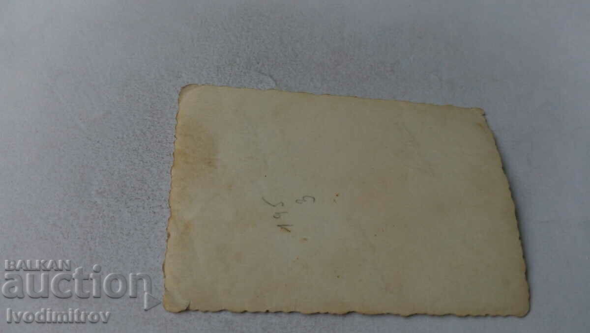 Φωτογραφία Αγόρια και κορίτσια στο δρόμο με τιμή 1.35 BGN | € 0.69