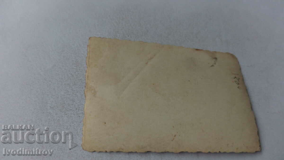 Φωτογραφία Νέες γυναίκες στο λιβάδι με τιμή 1.15 BGN | € 0.59 Φωτογραφία Νέες γυναίκες στο λιβάδι με τιμή 1.15 BGN | € 0.59