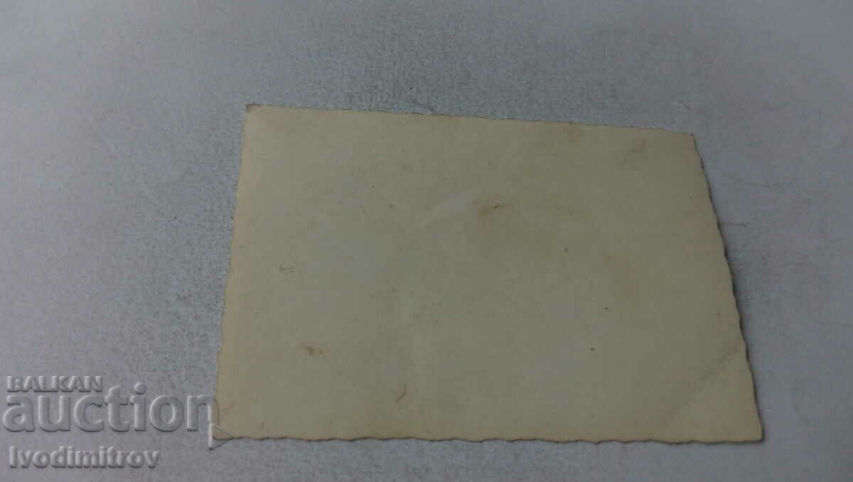 Φωτογραφία Άνθρωπος και μοσχάρι με τιμή 1.15 BGN | € 0.59