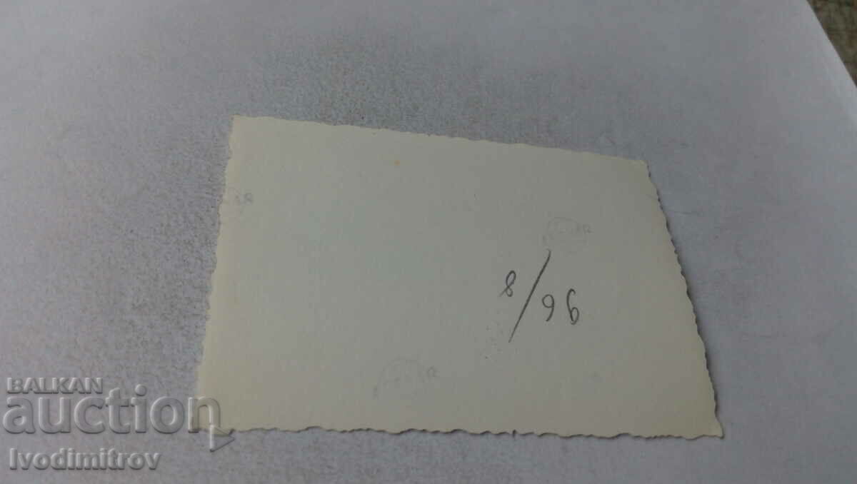 Снимка Млад мъж на разходка с цена 1.15 лв. | € 0.59 Снимка Млад мъж на разходка с цена 1.15 лв. | € 0.59