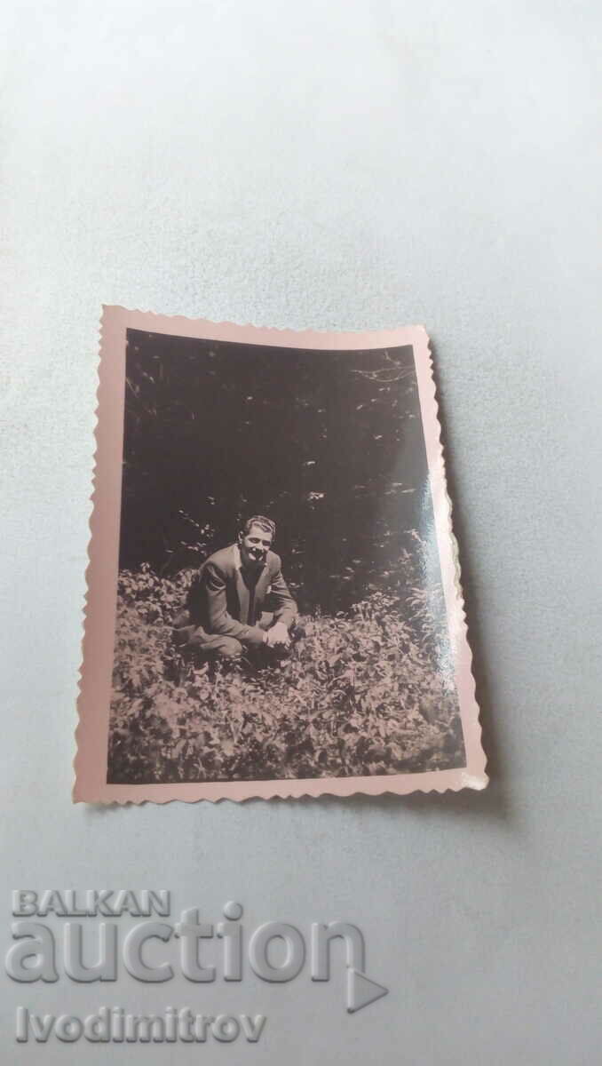 Снимка Мъж в тревата