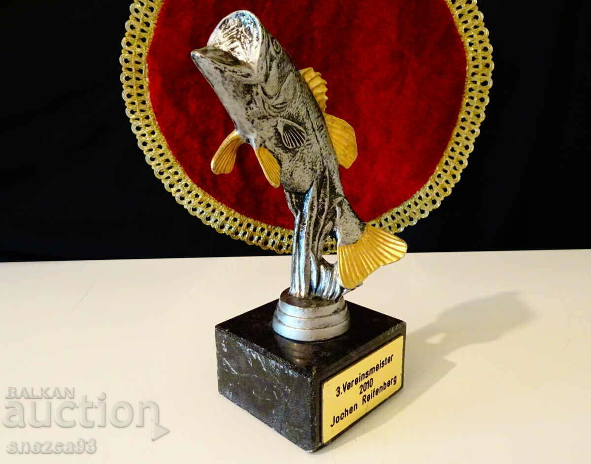 Tin Fish Figurine, Marble Base 620 gr with price 25.00 BGN | € 12.78 Tin Fish Figurine, Marble Base 620 gr with price 25.00 BGN | € 12.78