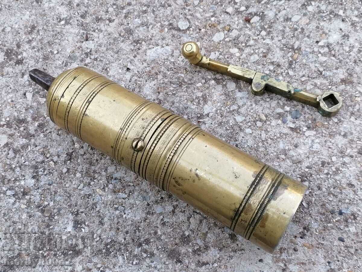 Стара османска мелница за подправки, мелничка с цена 87.00 лв. | € 44.48 Стара османска мелница за подправки, мелничка с цена 87.00 лв. | € 44.48