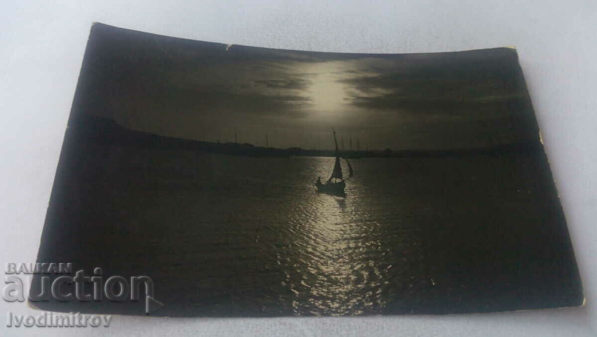 Пощенска картичка Варна Пристанището Изгрев слънце 1925