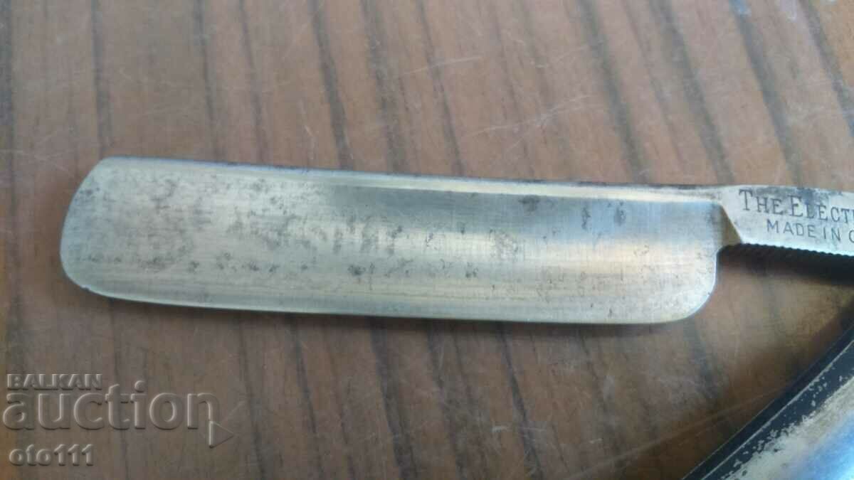 UN BĂRIERIT VECHI cu preț € 10.00 | 19.56 BGN