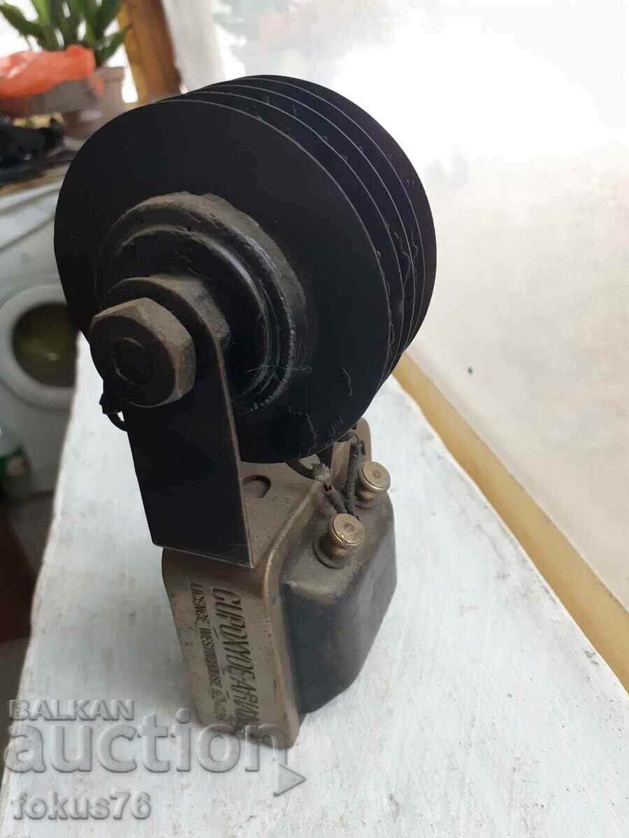 Old collectible transformer with price 49.00 BGN | € 25.05 Old collectible transformer with price 49.00 BGN | € 25.05