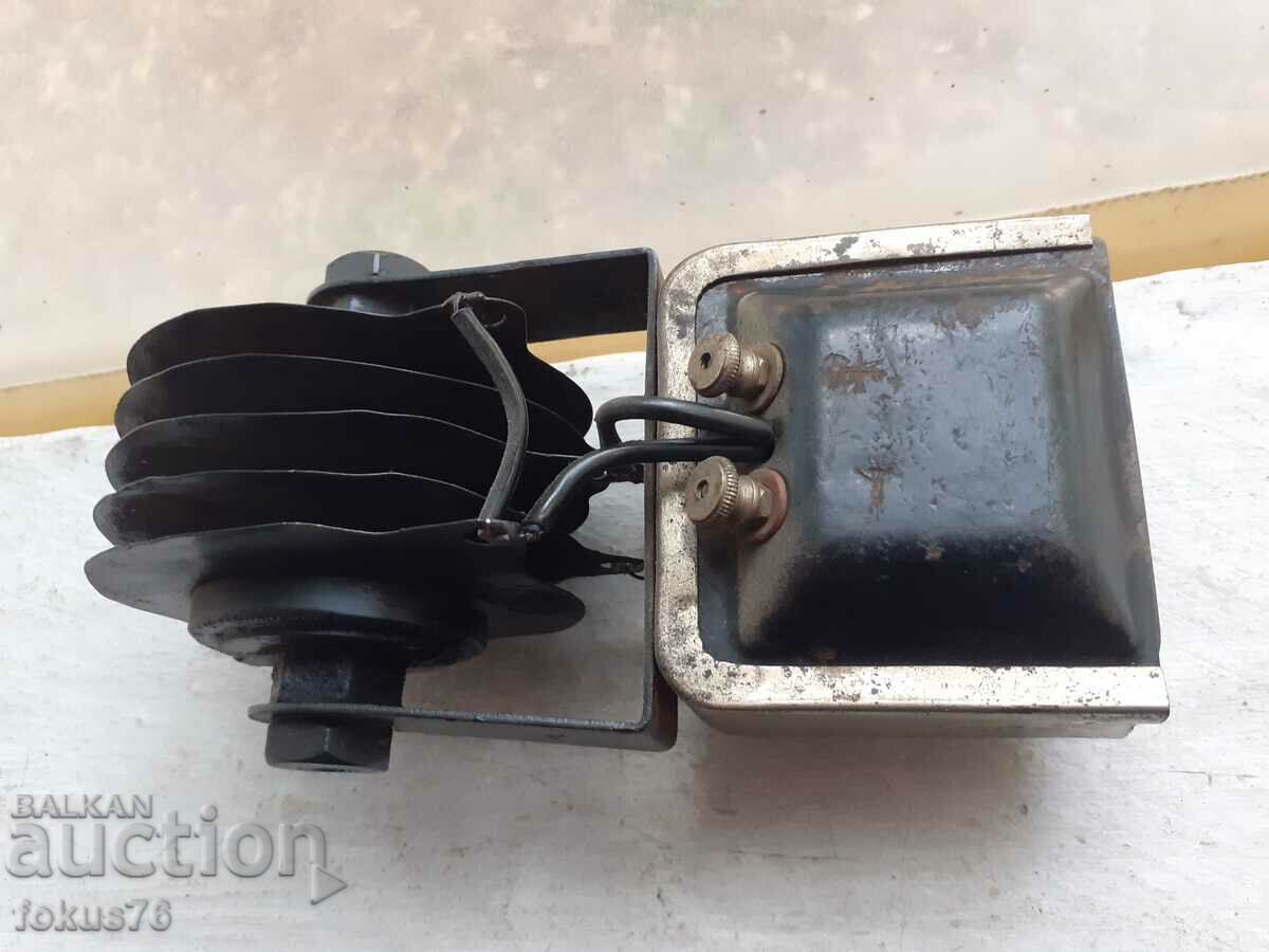 Delivery of Old collectible transformer Delivery of Old collectible transformer