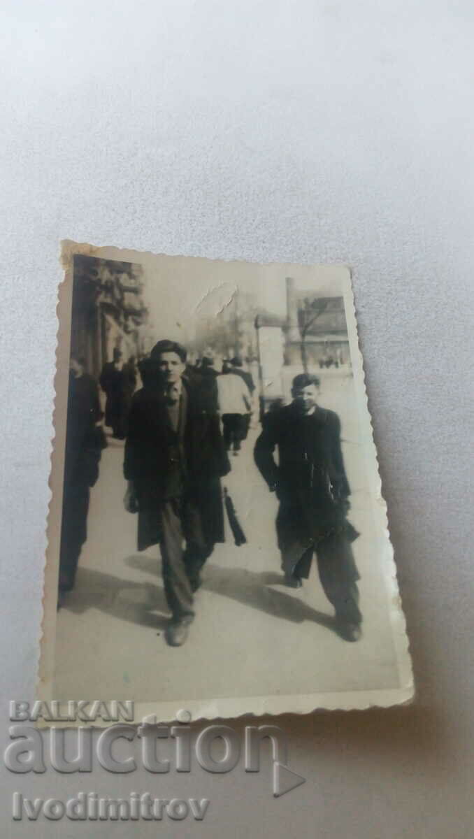 Снимка София Двама мъже на разходка 1939