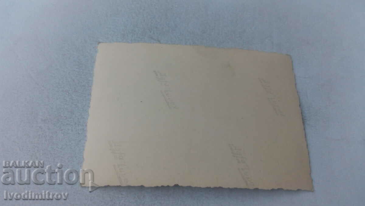 Φωτογραφία Νεολαία στο πάρκο με τιμή 1.45 BGN | € 0.74 Φωτογραφία Νεολαία στο πάρκο με τιμή 1.45 BGN | € 0.74