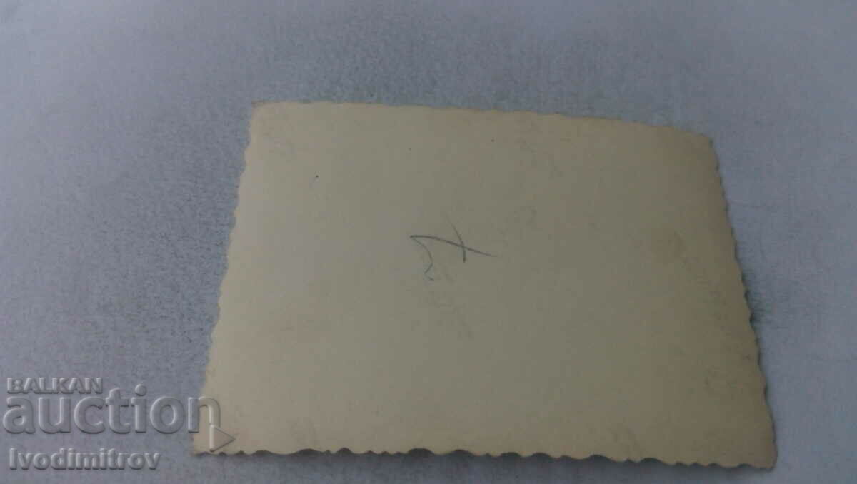 Φωτογραφία Νεολαία στο πάρκο με τιμή 1.45 BGN | € 0.74 Φωτογραφία Νεολαία στο πάρκο με τιμή 1.45 BGN | € 0.74