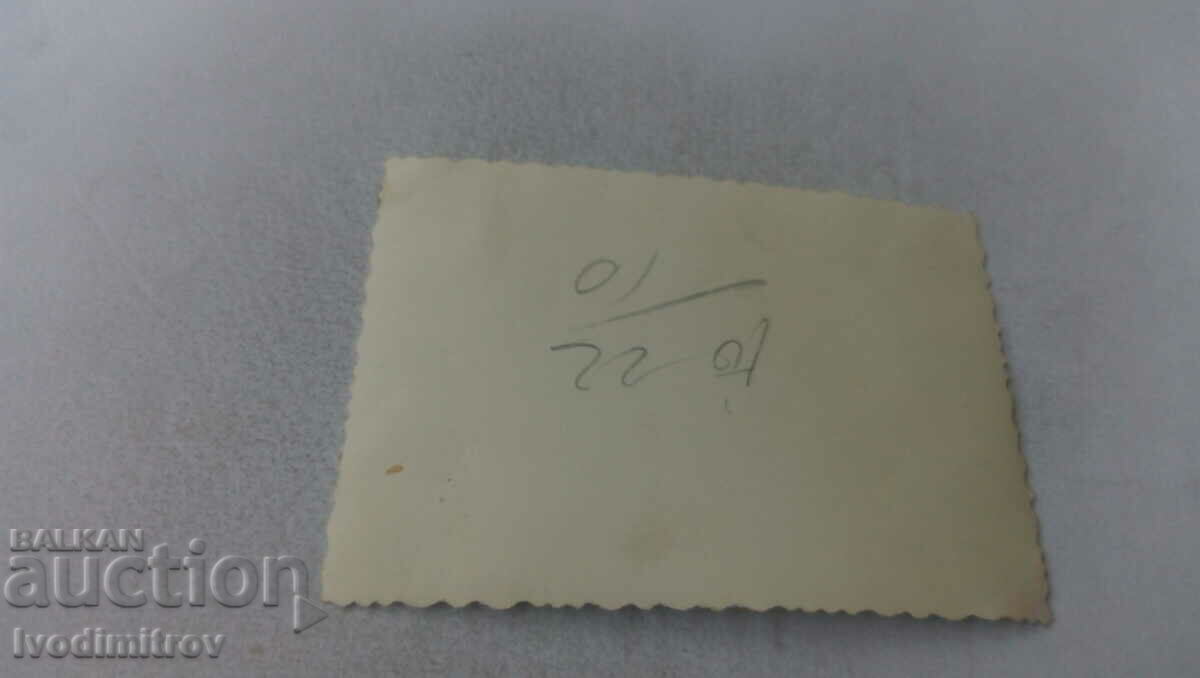 Ofițer foto și bărbat iarna cu preț 1.45 BGN | € 0.74 Ofițer foto și bărbat iarna cu preț 1.45 BGN | € 0.74