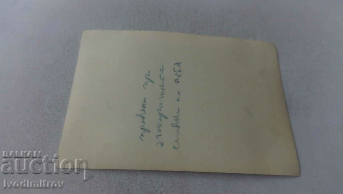 Φωτογραφία Στρατιώτης που πυροβολεί ένα τουφέκι με τιμή 1.35 BGN | € 0.69 Φωτογραφία Στρατιώτης που πυροβολεί ένα τουφέκι με τιμή 1.35 BGN | € 0.69