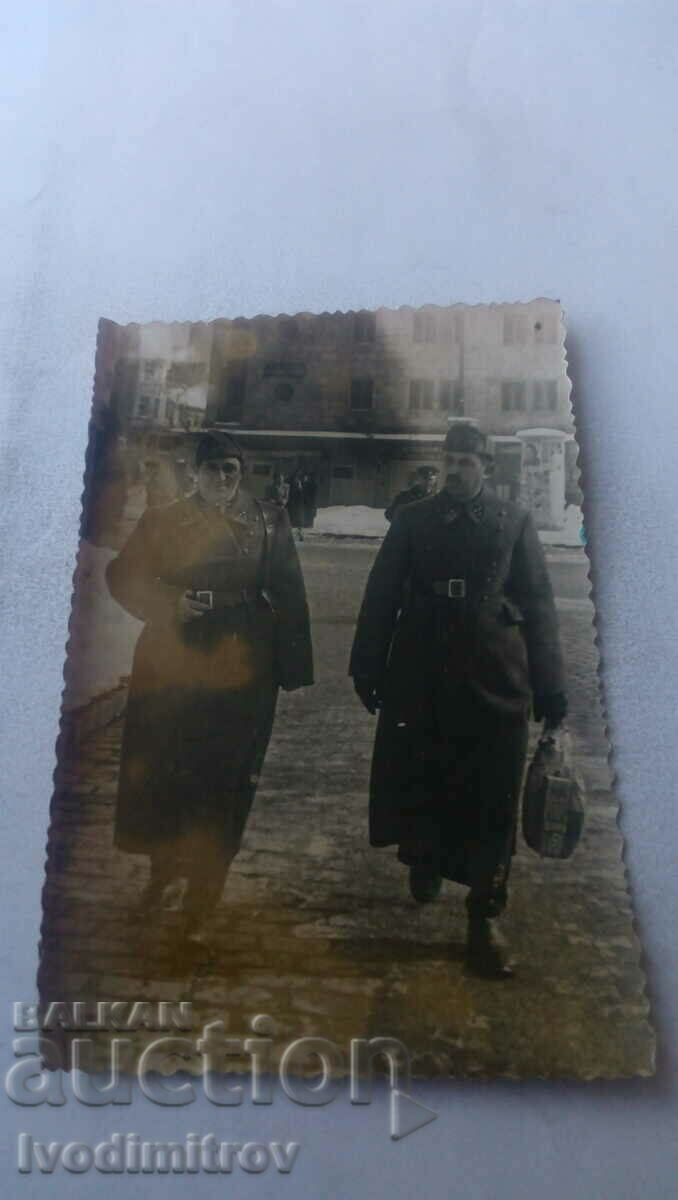 Φωτογραφία Δύο αξιωματικοί σε μια βόλτα