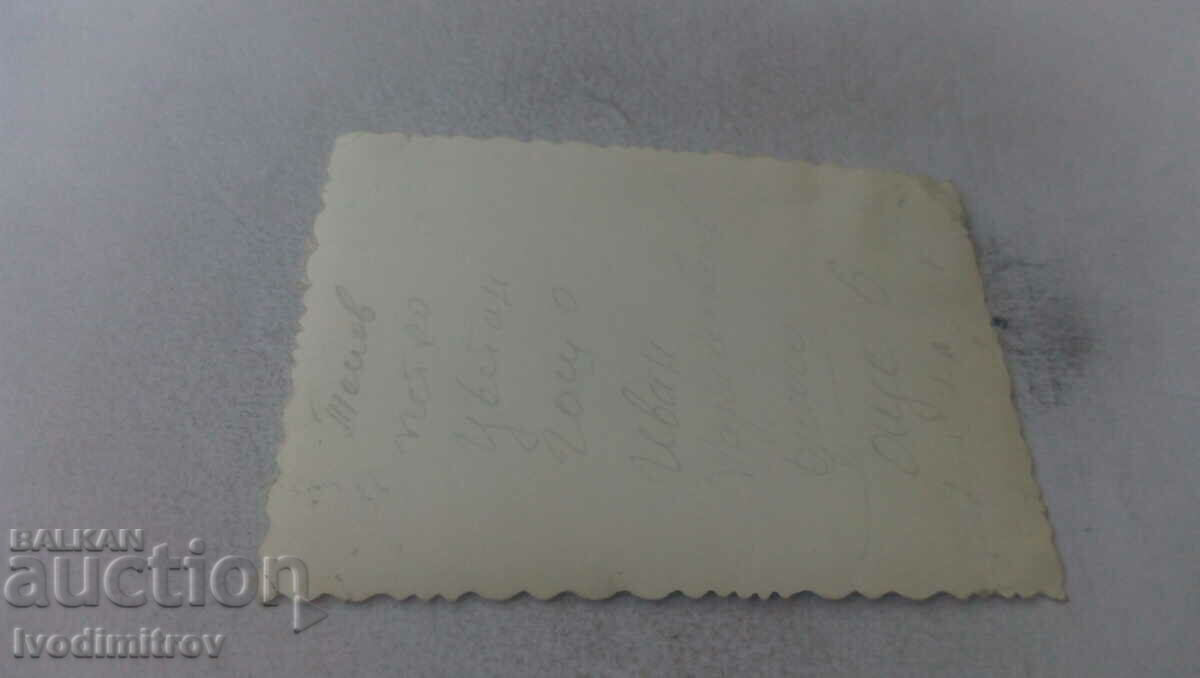 Снимка Младоженци със свои приятели с цена 1.35 лв. | € 0.69 Снимка Младоженци със свои приятели с цена 1.35 лв. | € 0.69