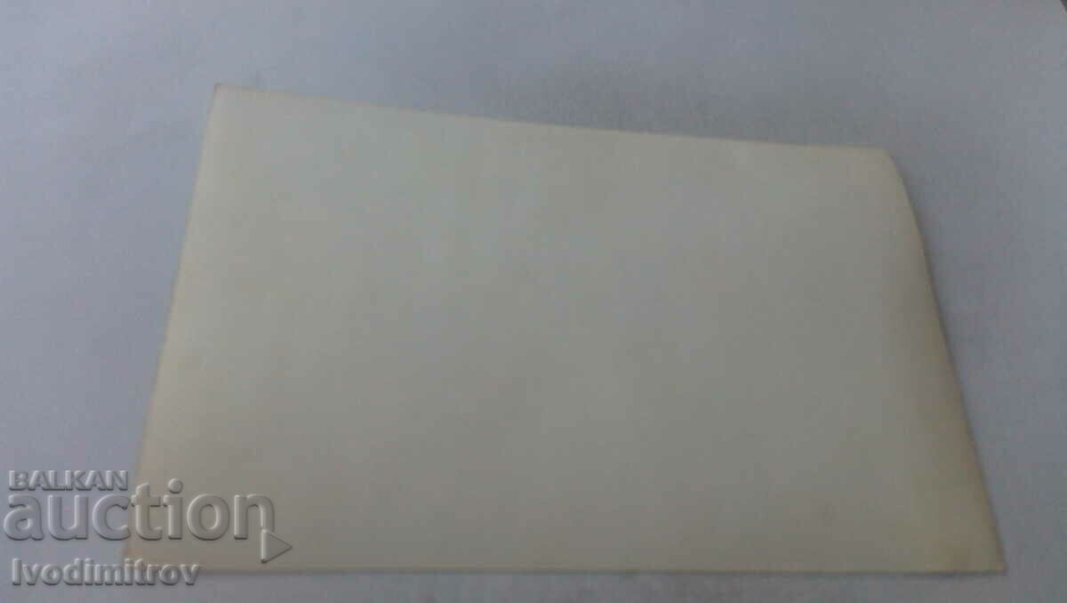 Снимка Младоженци със свои приятели с цена 1.35 лв. | € 0.69 Снимка Младоженци със свои приятели с цена 1.35 лв. | € 0.69