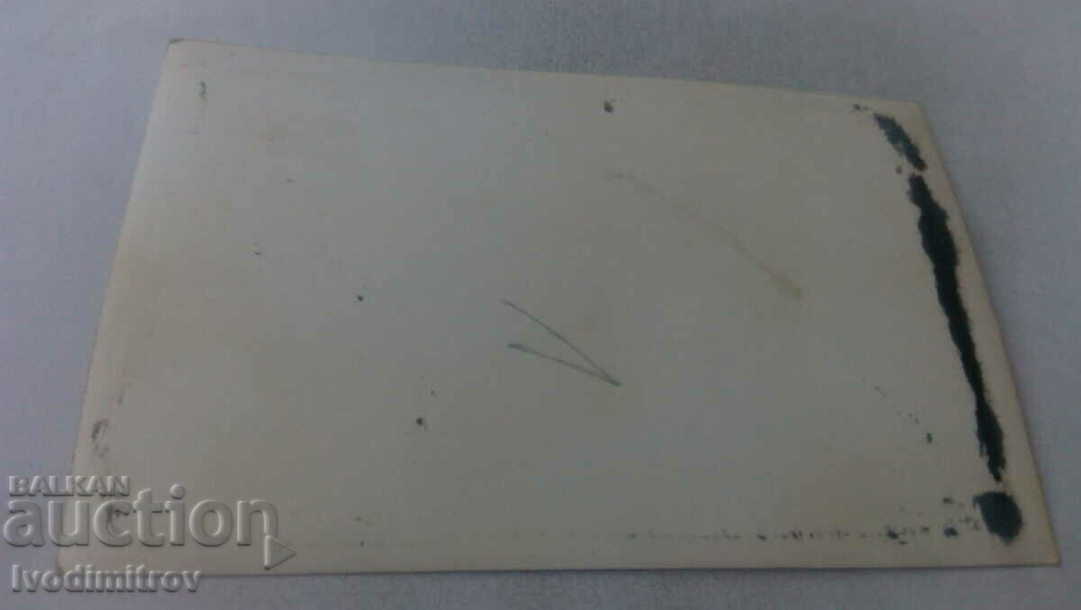 Fotografie cu proaspăt căsătoriți cu prietenii lor cu preț € 0.69 | 1.35 BGN Fotografie cu proaspăt căsătoriți cu prietenii lor cu preț € 0.69 | 1.35 BGN