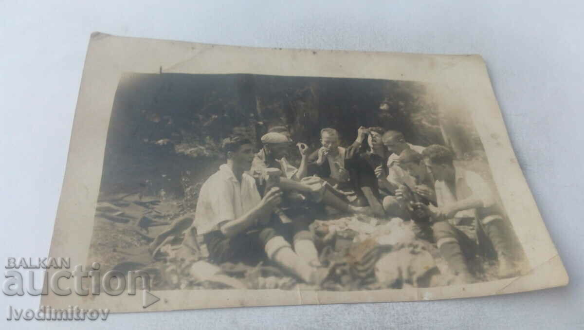 Photo Youth on a picnic