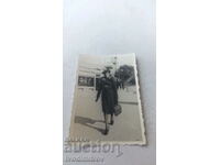 Снимка София Жена на разходка 1947