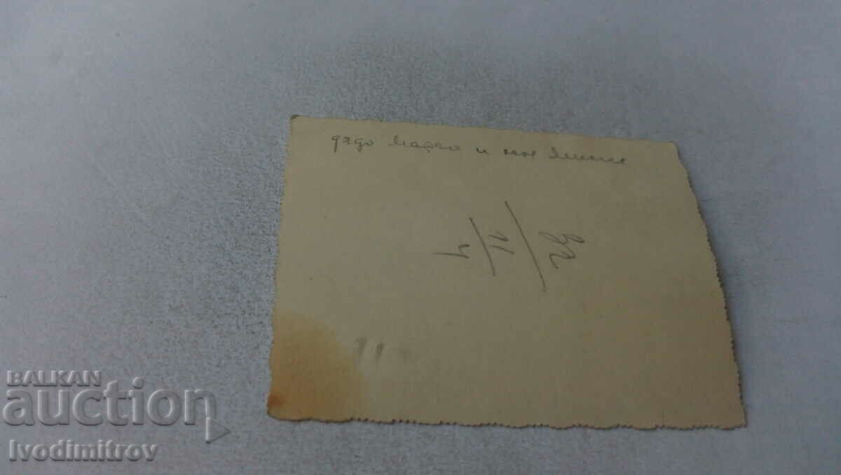 Φωτογραφία Άνδρας και γυναίκα στο δρόμο με τιμή 1.45 BGN | € 0.74 Φωτογραφία Άνδρας και γυναίκα στο δρόμο με τιμή 1.45 BGN | € 0.74