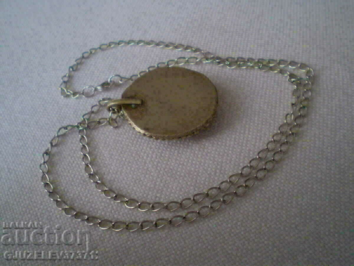 Auction revival pendant Auction revival pendant