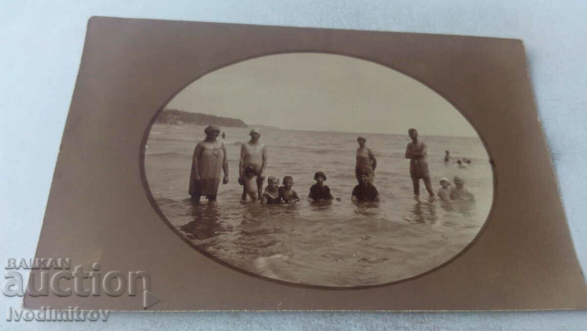 Photo Two men women and children in the sea