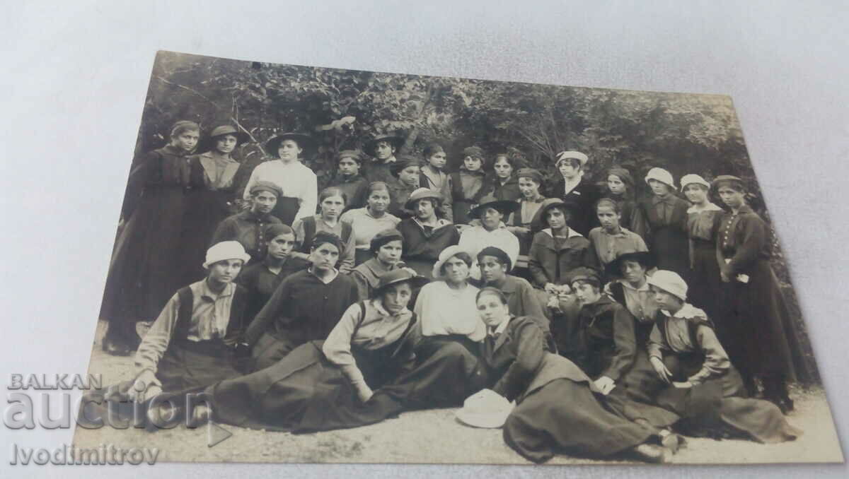 Fotografie Vratsa Tinere femei de Sf. Petru 1917
