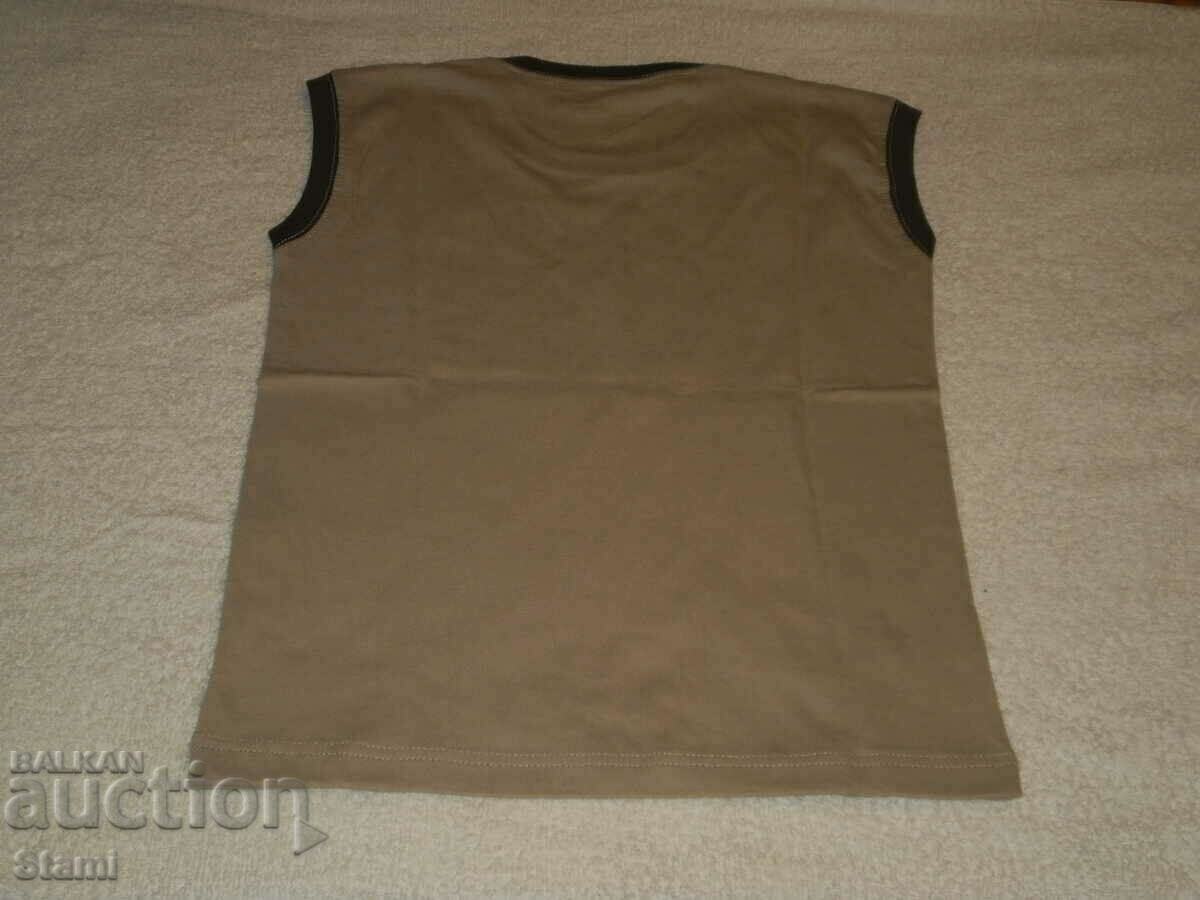 Brown children's printed tank top, new, size 134 with price 6.00 BGN | € 3.07 Brown children's printed tank top, new, size 134 with price 6.00 BGN | € 3.07
