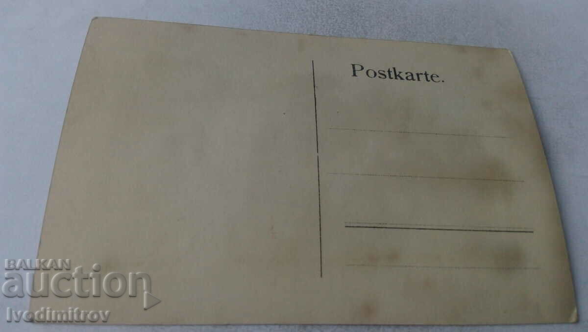 Fotografie Un ofițer bărbat și trei femei în grădină cu preț 1.45 BGN | € 0.74 Fotografie Un ofițer bărbat și trei femei în grădină cu preț 1.45 BGN | € 0.74