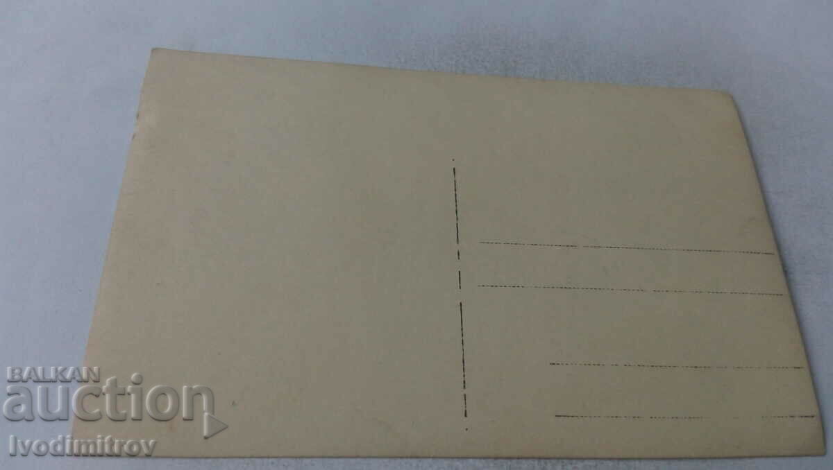 Φωτογραφία Γυναίκες και παιδιά σε τραπέζια με τιμή 1.45 BGN | € 0.74 Φωτογραφία Γυναίκες και παιδιά σε τραπέζια με τιμή 1.45 BGN | € 0.74