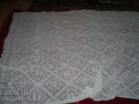 Cuvertură de pat albă, tricotată manual, anilor 1950