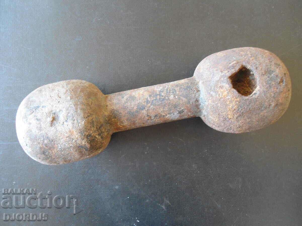 Old dumbbell, 4.740 kg. with price 8.00 BGN | € 4.09 Old dumbbell, 4.740 kg. with price 8.00 BGN | € 4.09