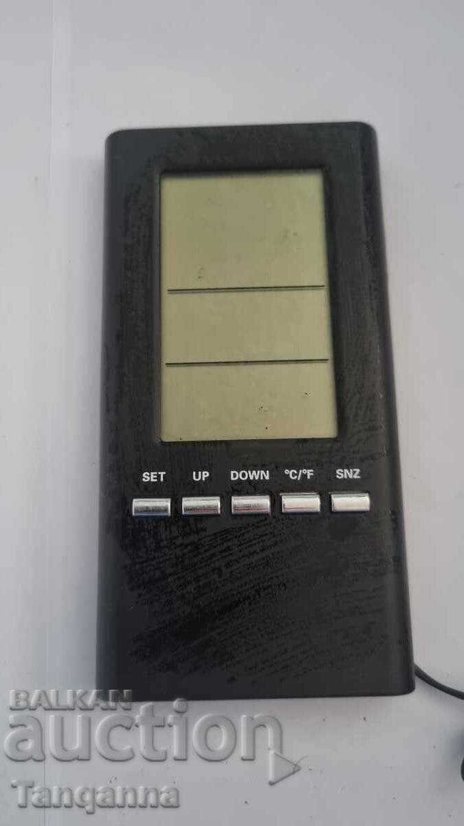 Clock with radio and thermometer with price 7.00 BGN | € 3.58 Clock with radio and thermometer with price 7.00 BGN | € 3.58