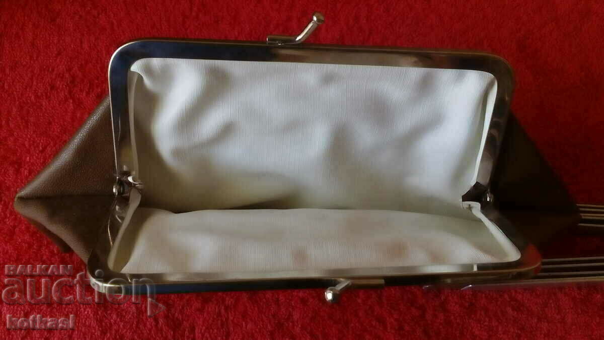 Старо кожено дамско портмоне - 6 Старо кожено дамско портмоне - 6